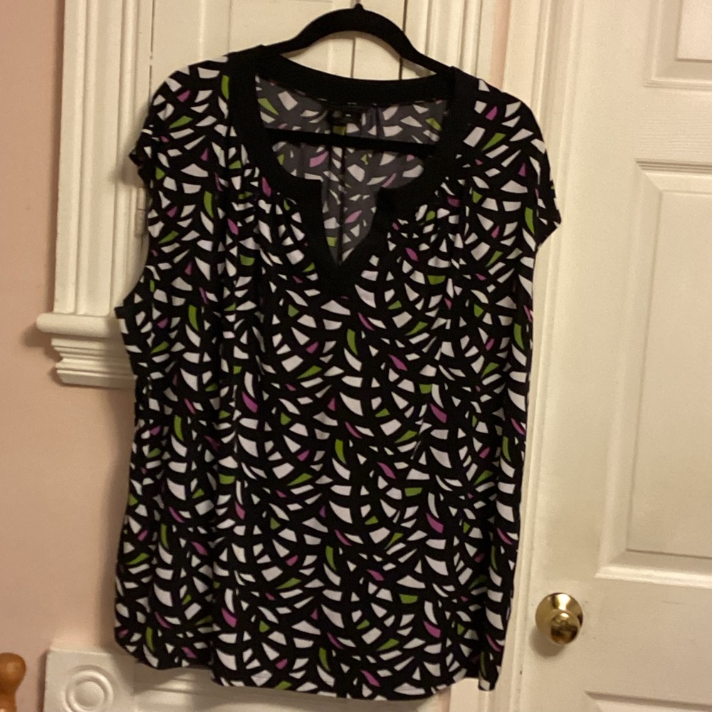 Worthington Black and White Cap Sleeve Blouse